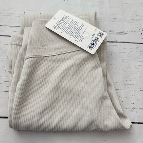 Lululemon Ribbed Softstreme Flared Pant Women’s Size 4 High Rise New With Tags - Picture 7 of 8